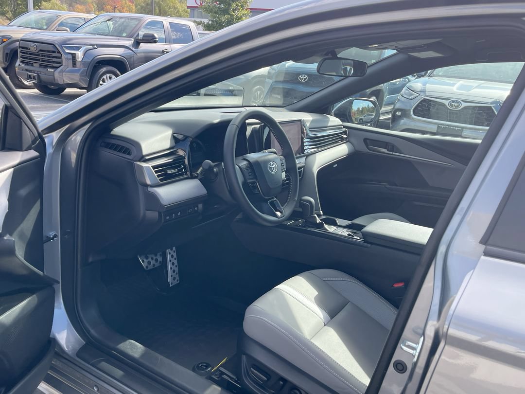 2026 Toyota Camry SE - Photo 11