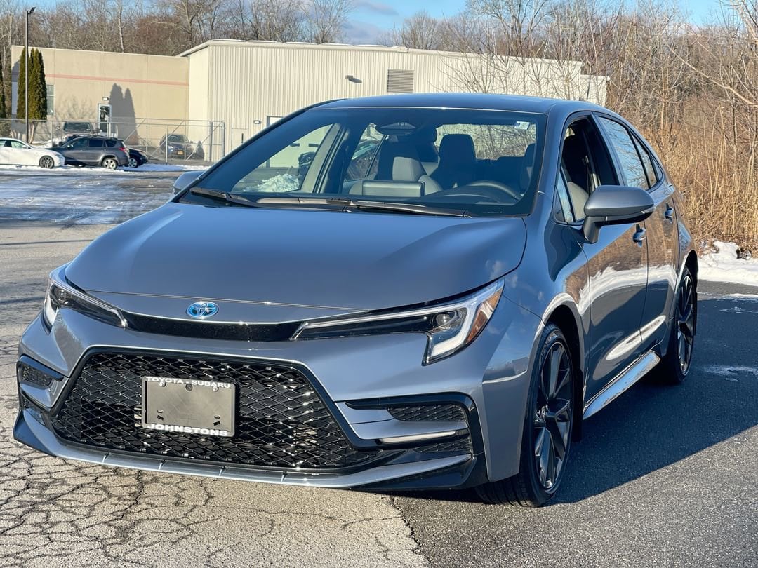 Used 2025 Toyota Corolla SE with VIN JTDBCMFE8S3098738 for sale in Kansas City