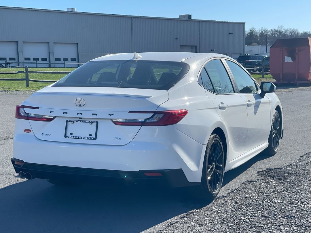 2025 Toyota Camry SE - Photo 14