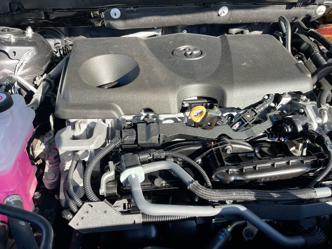 2025 Toyota RAV4 LE - Photo 18