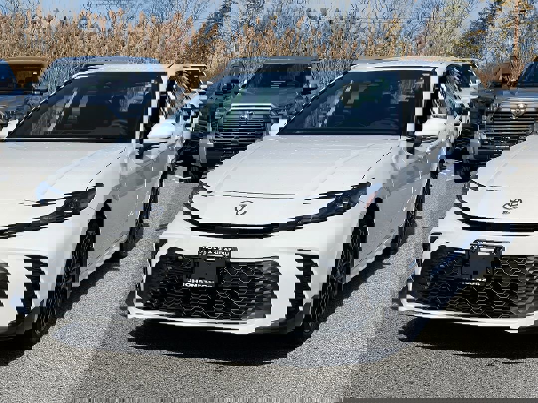 2025 Toyota Camry SE photo 2