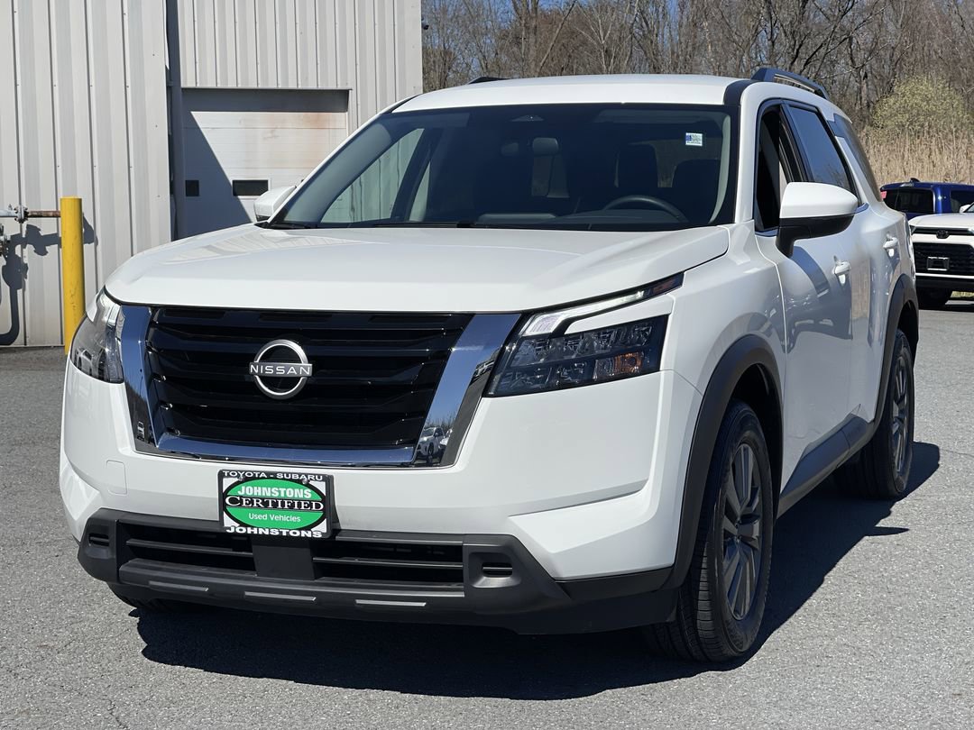2023 Nissan Pathfinder SV photo 2