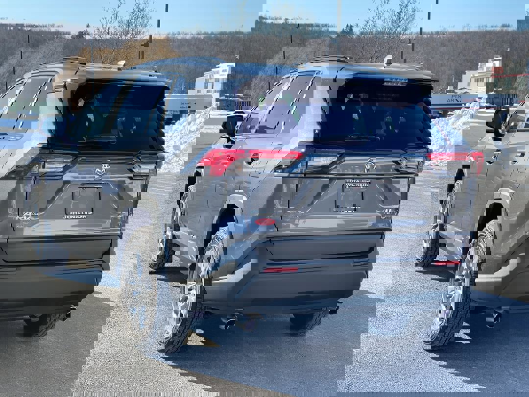 2025 Toyota RAV4 LE - Photo 14