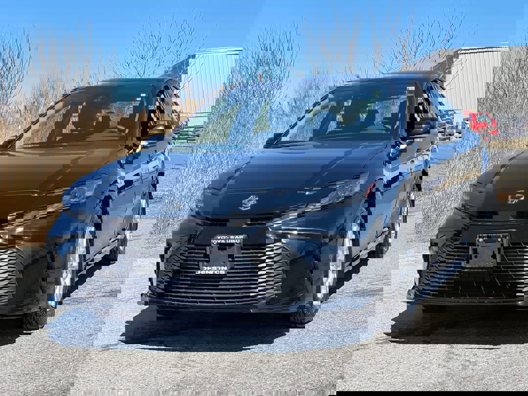 2025 Toyota Camry LE photo 2