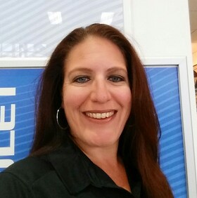 Staff member Stephanie Riley from ID_41de9785a8d8