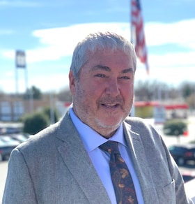 Staff member Tom Krumland from ID_39f704b90111