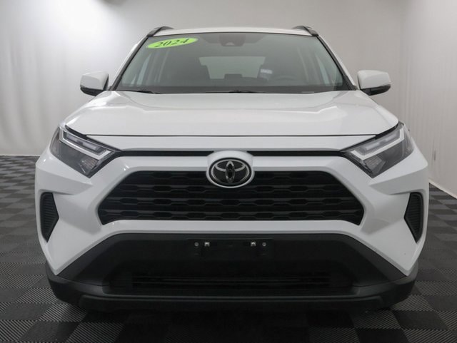 2024 Toyota RAV4 XLE photo 3