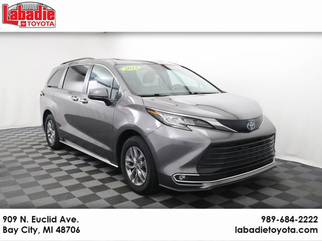 2023 Toyota Sienna XLE 7-Passenger Hybrid FWD's photo
