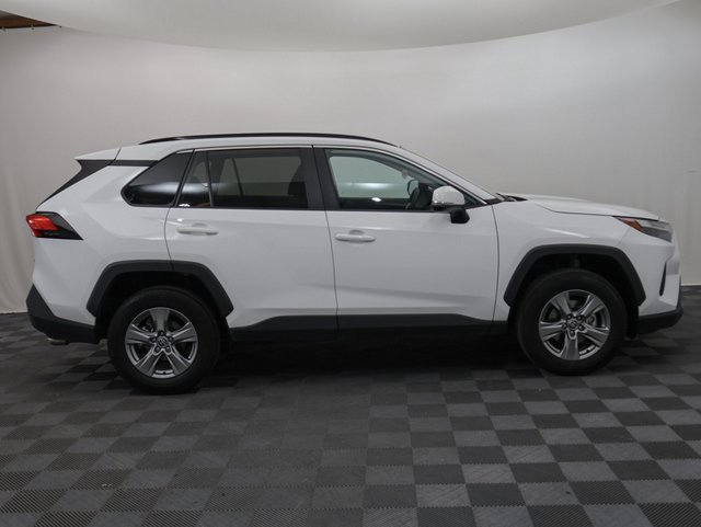 2024 Toyota RAV4 XLE photo 4
