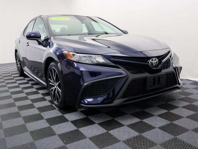 Used 2021 Toyota Camry SE with VIN 4T1G11AK8MU582375 for sale in Bay City, MI