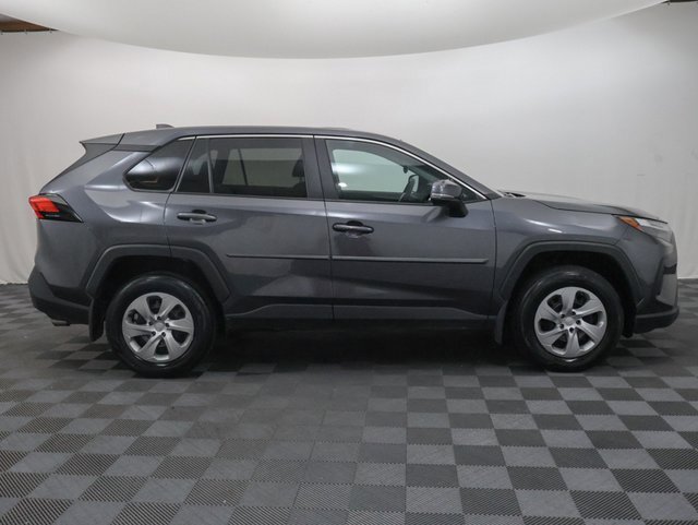 2023 Toyota RAV4 LE photo 3