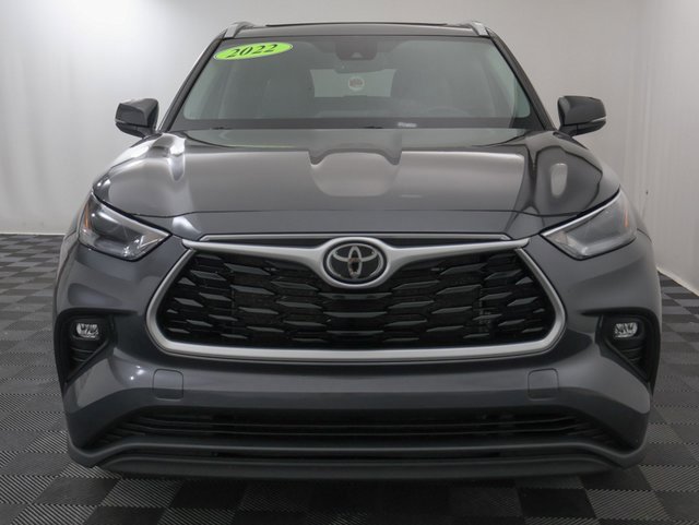 2022 Toyota Highlander XLE photo 3