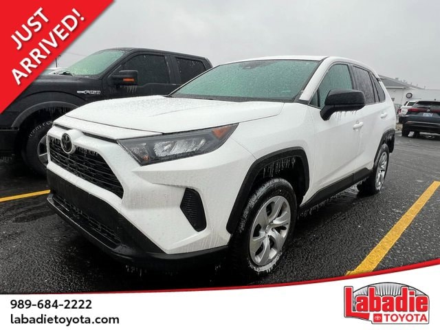 2022 Toyota RAV4 LE's photo