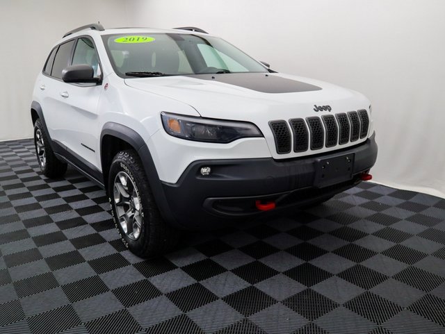 Used 2019 Jeep Cherokee Trailhawk Elite with VIN 1C4PJMBN4KD196273 for sale in Bay City, MI