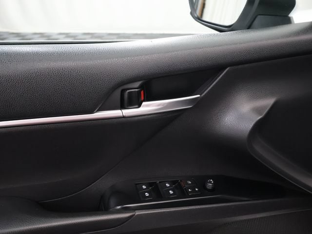 2020 Toyota Camry LE - Photo 11