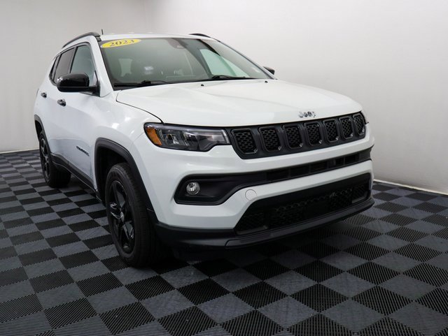 Used 2023 Jeep Compass Latitude with VIN 3C4NJDBN7PT553289 for sale in Bay City, MI