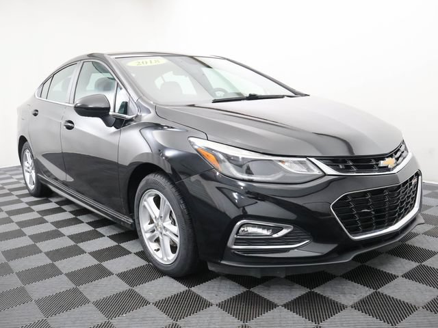 Used 2018 Chevrolet Cruze LT with VIN 1G1BE5SM4J7180009 for sale in Bay City, MI