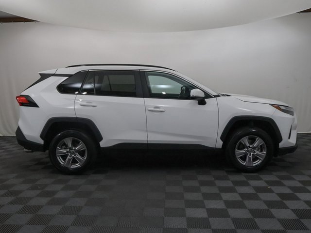 2024 Toyota RAV4 XLE photo 4