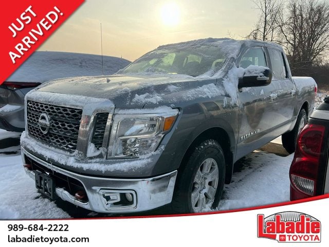 2018 Nissan Titan SV's photo