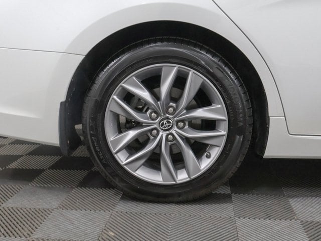 2019 Toyota Avalon Hybrid XLE photo 4