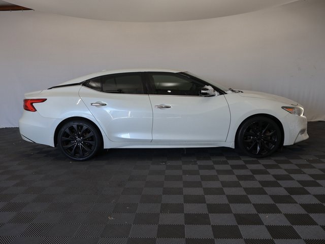2017 Nissan Maxima SR photo 4