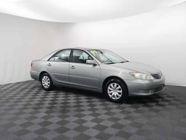 Used 2005 Toyota Camry LE with VIN 4T1BE32K85U962617 for sale in Bay City, MI