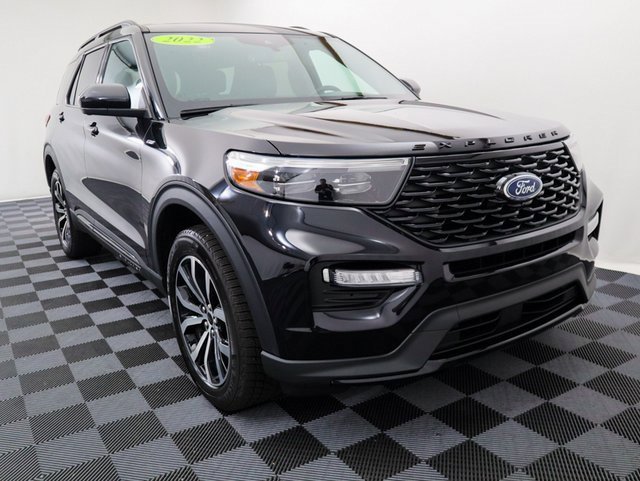 Used 2022 Ford Explorer ST Line with VIN 1FMSK8KH9NGA03557 for sale in Bay City, MI