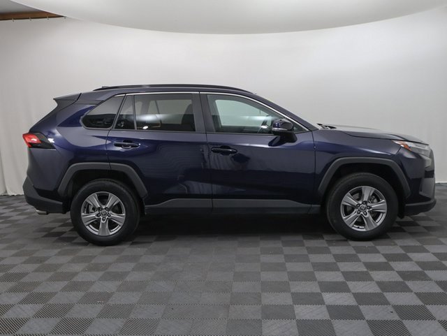 2024 Toyota RAV4 XLE photo 3
