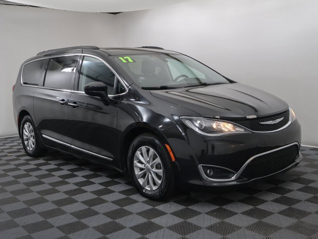 Used 2017 Chrysler Pacifica Touring-L with VIN 2C4RC1BG8HR734210 for sale in Bay City, MI