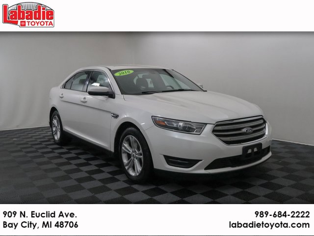 2016 Ford Taurus SEL's photo