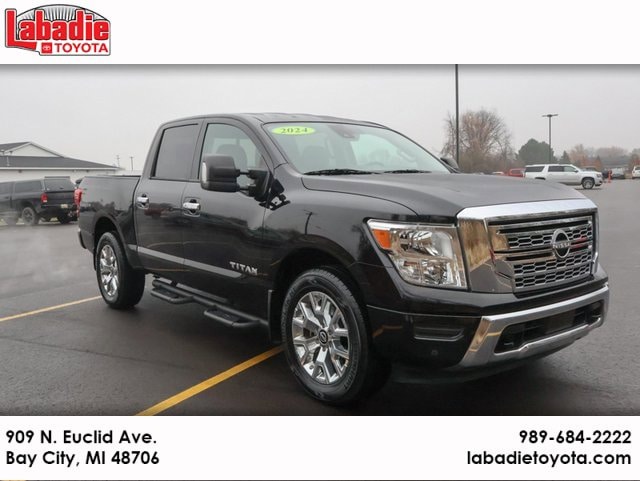 2024 Nissan Titan SV's photo