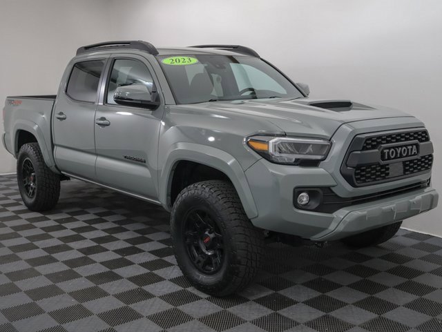 2023 Toyota Tacoma TRD Sport V6 photo 2