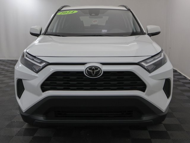 2024 Toyota RAV4 XLE photo 3