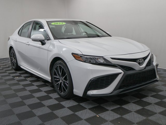 Used 2023 Toyota Camry SE with VIN 4T1G11AK4PU737279 for sale in Bay City, MI