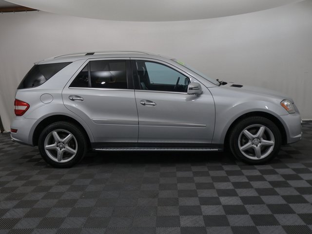 2011 Mercedes Benz ML 550 4MATIC photo 4