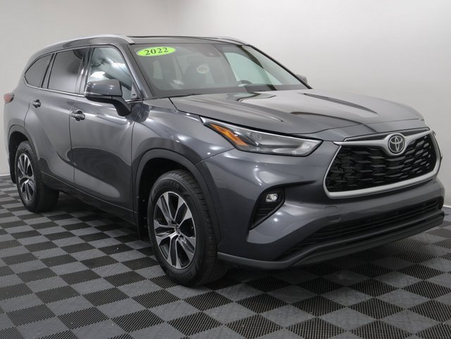 2022 Toyota Highlander XLE photo 2