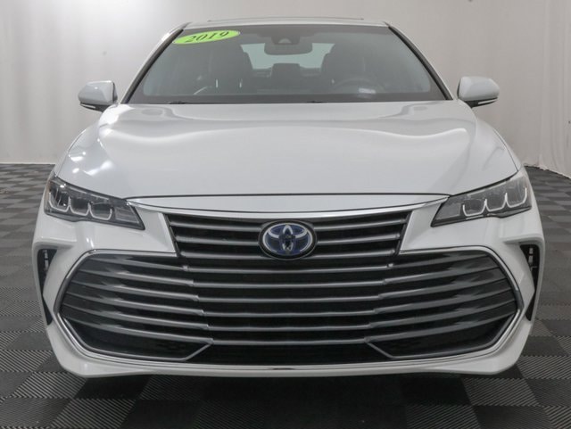 2019 Toyota Avalon Hybrid XLE photo 2