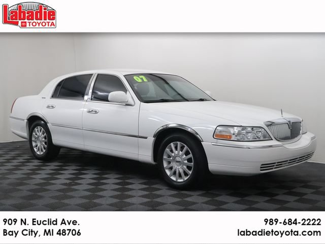 2007 Lincoln Town Car Signature's photo