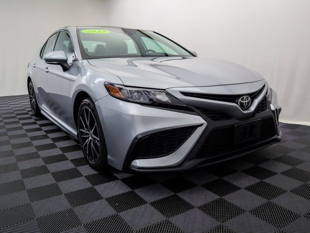 Used 2022 Toyota Camry SE with VIN 4T1G11AK8NU046656 for sale in Bay City, MI