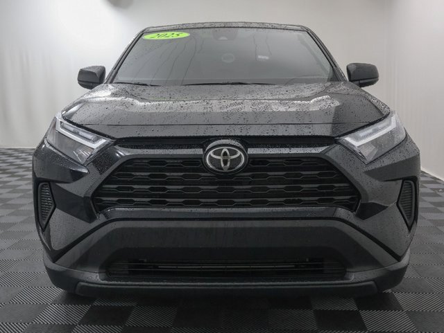 2025 Toyota RAV4 LE photo 3