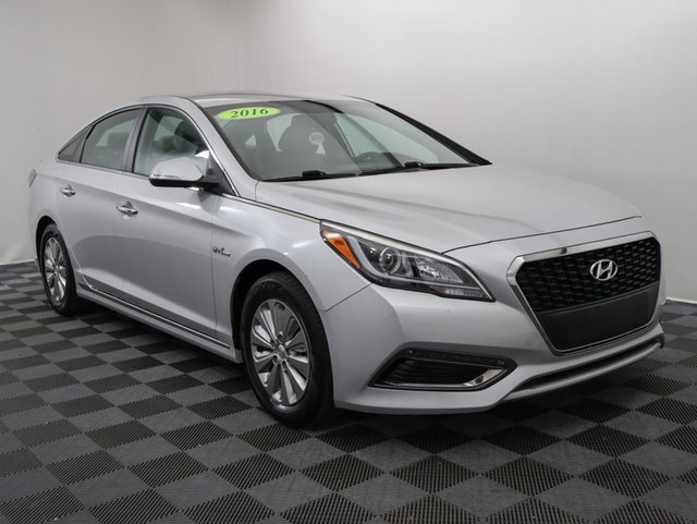 Used 2016 Hyundai Sonata Hybrid Base with VIN KMHE24L15GA040506 for sale in Bay City, MI