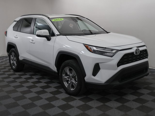 2024 Toyota RAV4 XLE photo 2