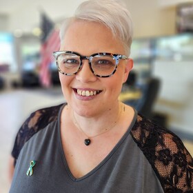 Staff member Laura Hill from ID_1059d4