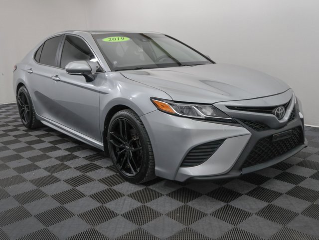 Used 2019 Toyota Camry LE with VIN 4T1B11HK5KU209629 for sale in Bay City, MI