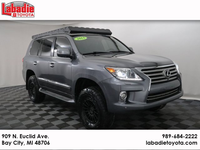 2013 Lexus LX 570's photo
