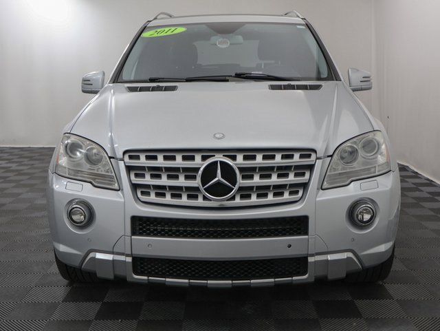 2011 Mercedes Benz ML 550 4MATIC photo 3