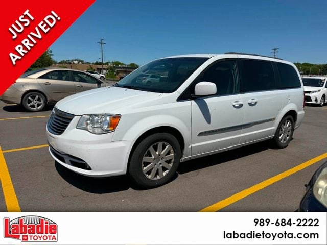 2015 Chrysler Town & Country Touring's photo