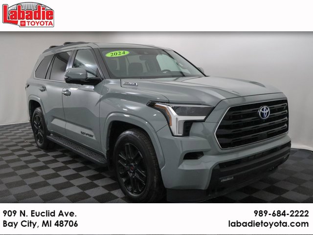 2024 Toyota Sequoia SR5's photo