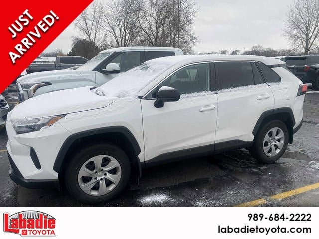 2023 Toyota RAV4 LE's photo