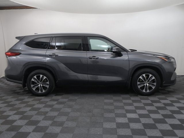 2022 Toyota Highlander XLE photo 4